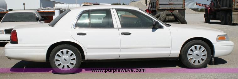 image for item 6412 2006 Ford Crown Victoria Police Interceptor