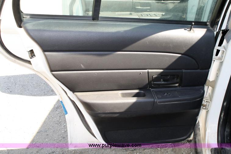 image for item 6412 2006 Ford Crown Victoria Police Interceptor