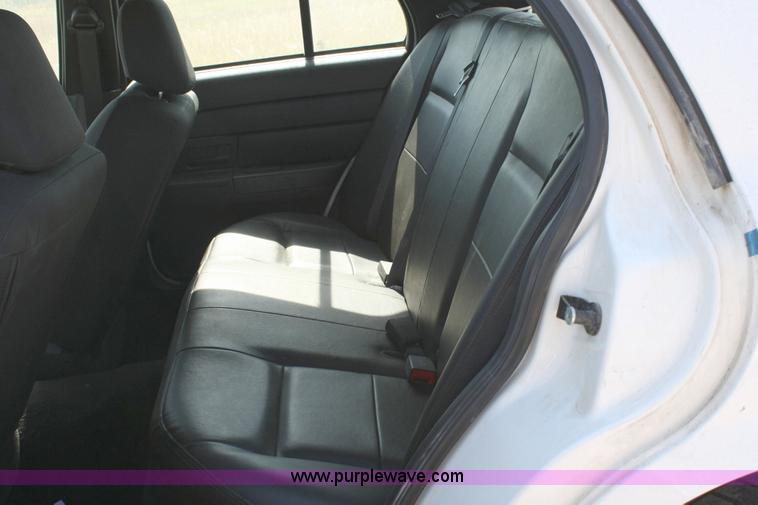 image for item 6412 2006 Ford Crown Victoria Police Interceptor