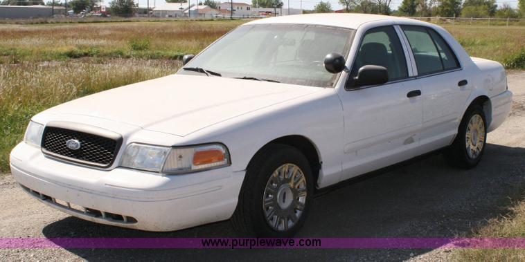 image for item 6413 2005 Ford Crown Victoria Police Interceptor