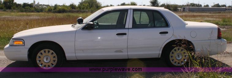 image for item 6413 2005 Ford Crown Victoria Police Interceptor