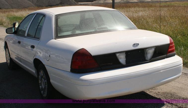 image for item 6413 2005 Ford Crown Victoria Police Interceptor