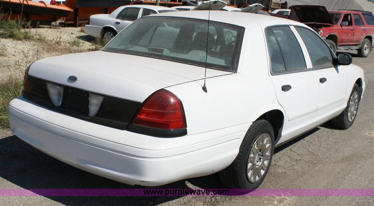 image for item 6413 2005 Ford Crown Victoria Police Interceptor