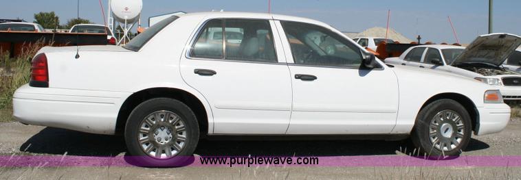 image for item 6413 2005 Ford Crown Victoria Police Interceptor