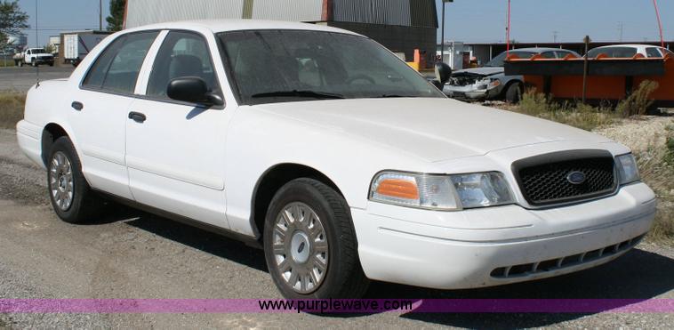 image for item 6413 2005 Ford Crown Victoria Police Interceptor