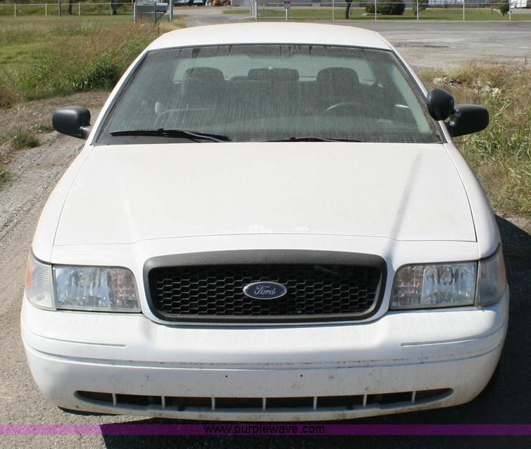 image for item 6413 2005 Ford Crown Victoria Police Interceptor