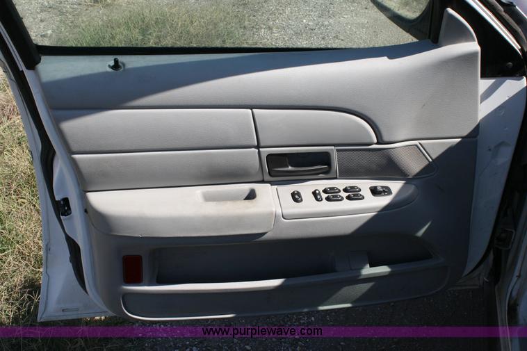 image for item 6413 2005 Ford Crown Victoria Police Interceptor