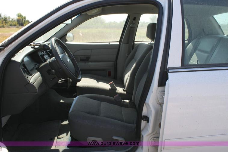 image for item 6413 2005 Ford Crown Victoria Police Interceptor
