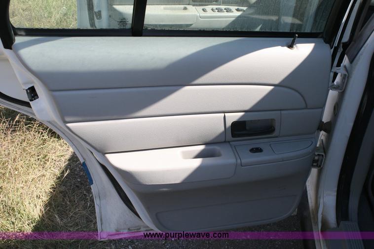 image for item 6413 2005 Ford Crown Victoria Police Interceptor