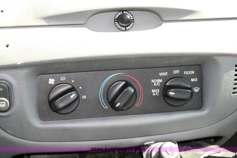 image for item 6413 2005 Ford Crown Victoria Police Interceptor