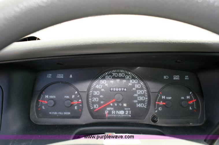 image for item 6413 2005 Ford Crown Victoria Police Interceptor