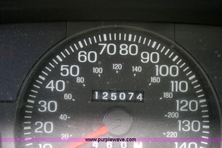 image for item 6413 2005 Ford Crown Victoria Police Interceptor