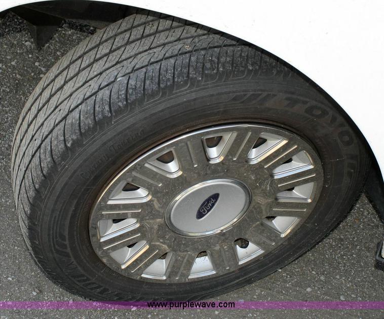 image for item 6413 2005 Ford Crown Victoria Police Interceptor