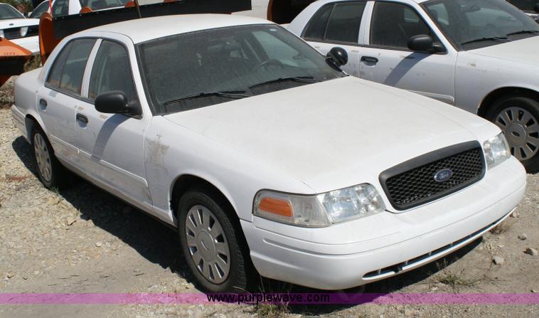 image for item 6414 2006 Ford Crown Victoria Police Interceptor