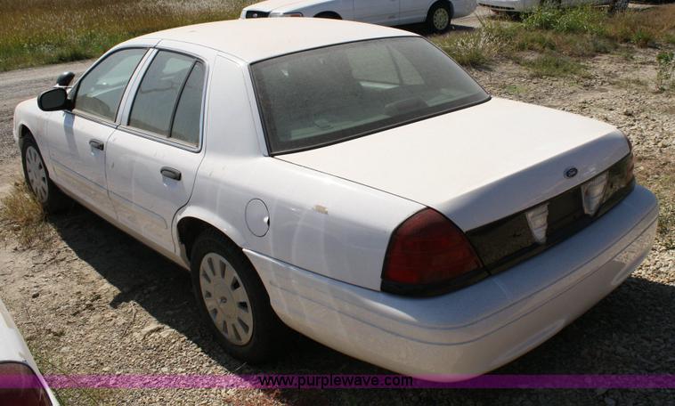 image for item 6414 2006 Ford Crown Victoria Police Interceptor