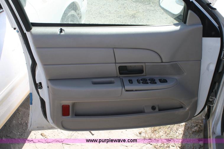 image for item 6414 2006 Ford Crown Victoria Police Interceptor