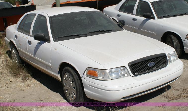 image for item 6415 2006 Ford Crown Victoria Police Interceptor