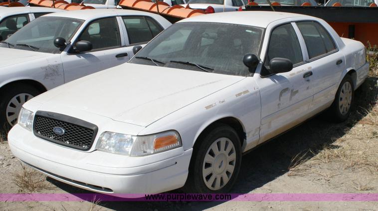 image for item 6415 2006 Ford Crown Victoria Police Interceptor