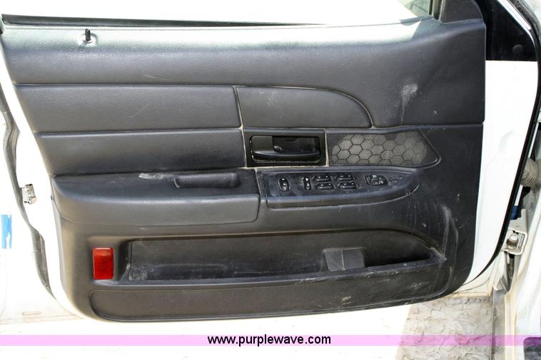 image for item 6415 2006 Ford Crown Victoria Police Interceptor