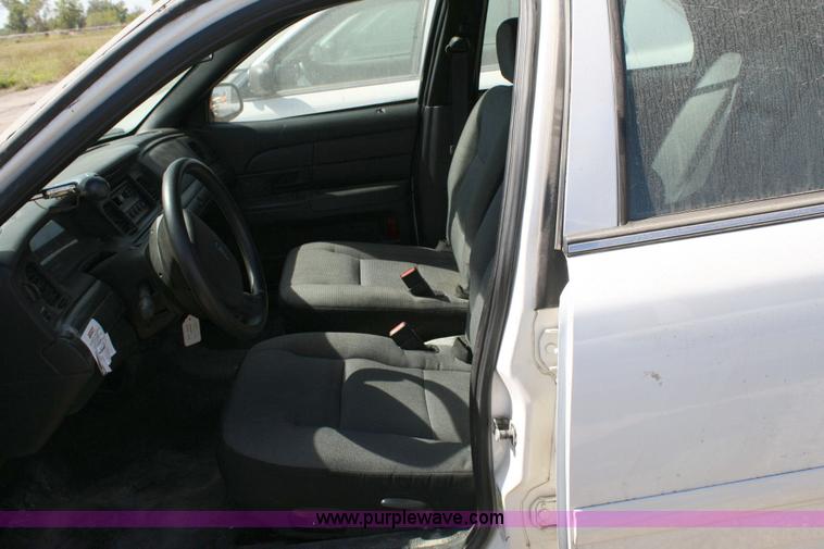 image for item 6415 2006 Ford Crown Victoria Police Interceptor