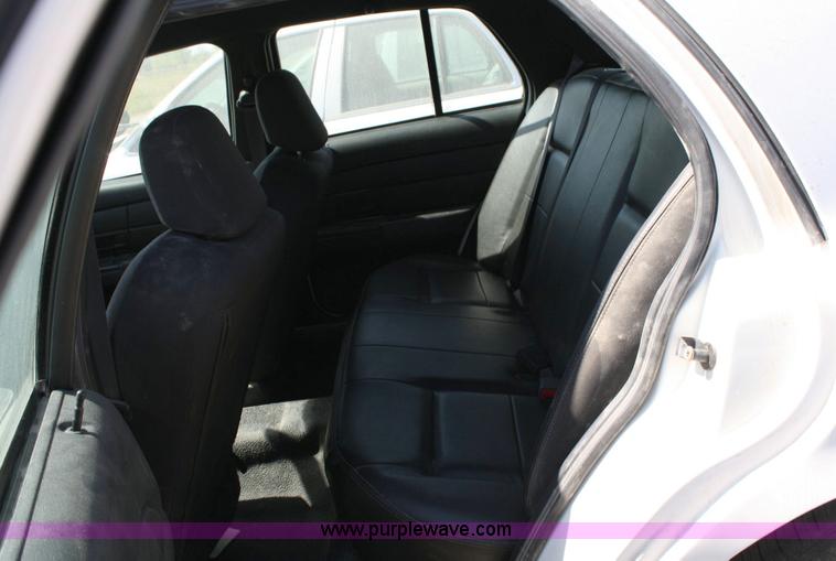 image for item 6415 2006 Ford Crown Victoria Police Interceptor