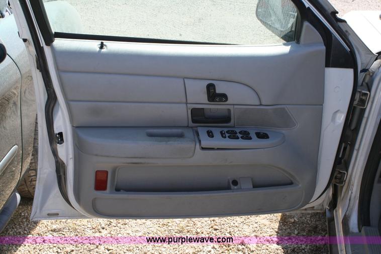 image for item 6416 2003 Ford Crown Victoria Police Interceptor