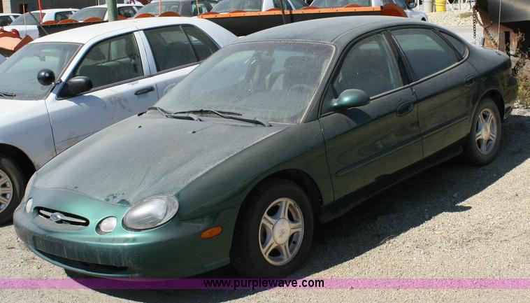 image for item 6417 1999 Ford Taurus SE