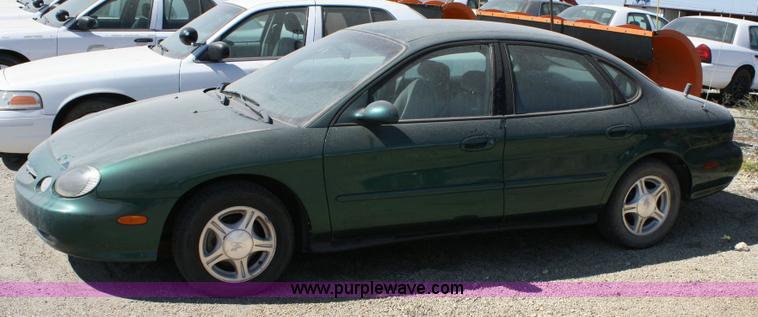 image for item 6417 1999 Ford Taurus SE