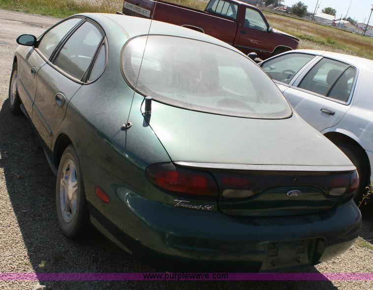 image for item 6417 1999 Ford Taurus SE