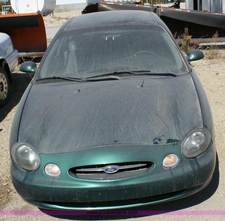 image for item 6417 1999 Ford Taurus SE