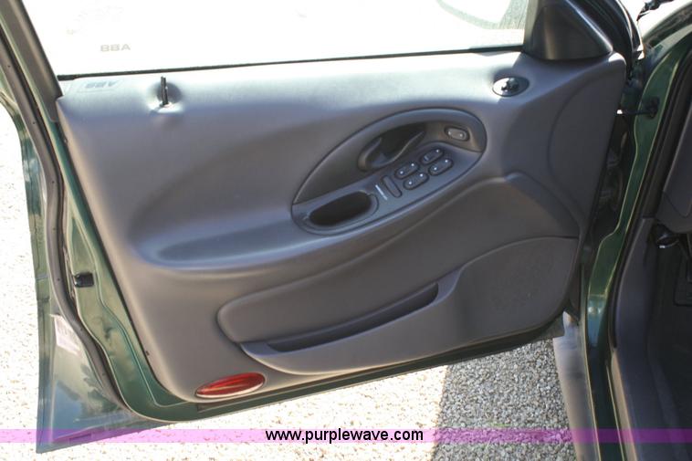 image for item 6417 1999 Ford Taurus SE