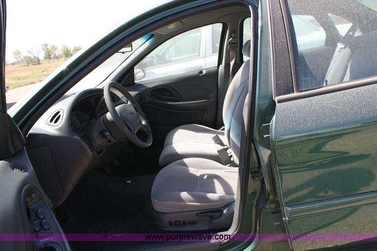 image for item 6417 1999 Ford Taurus SE