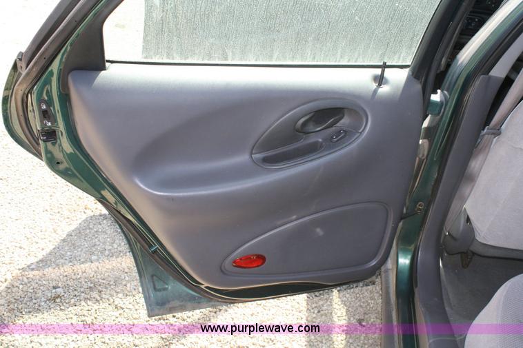 image for item 6417 1999 Ford Taurus SE