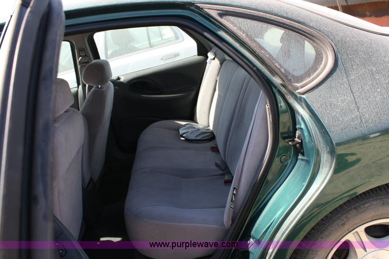 image for item 6417 1999 Ford Taurus SE