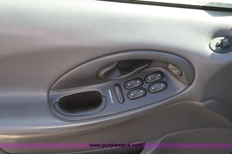 image for item 6417 1999 Ford Taurus SE