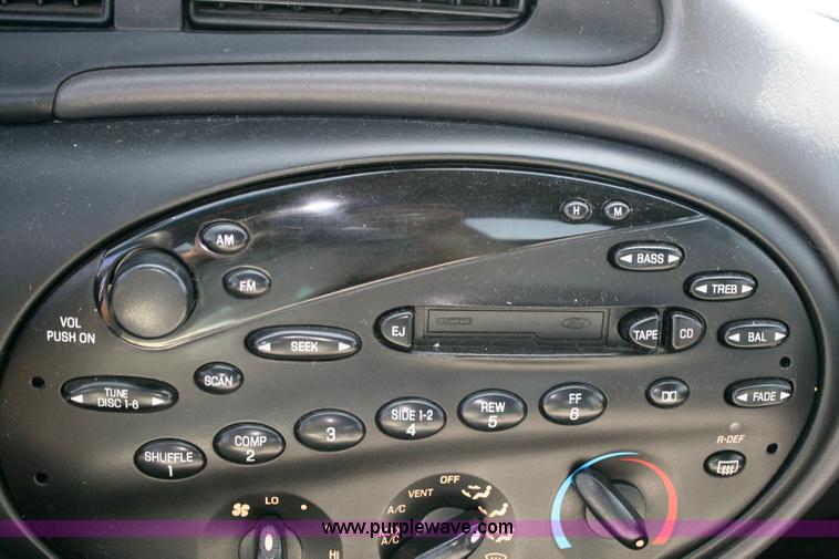 image for item 6417 1999 Ford Taurus SE