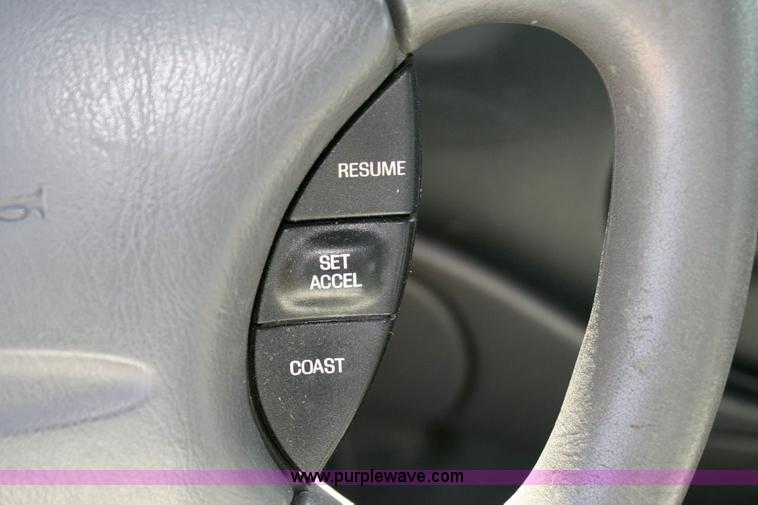 image for item 6417 1999 Ford Taurus SE