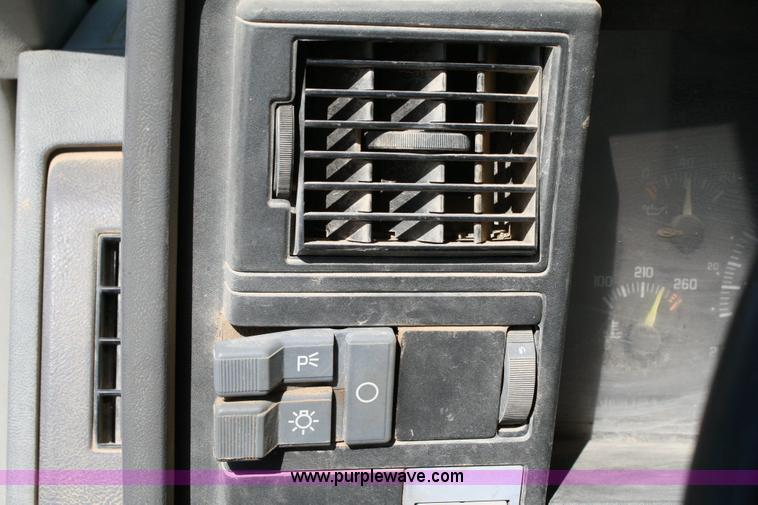 image for item 6420 1994 Chevrolet C1500 Cheyenne