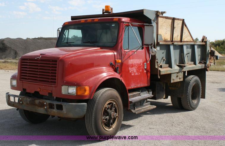 image for item 6421 1992 International Series 4700 4x2 dump truck
