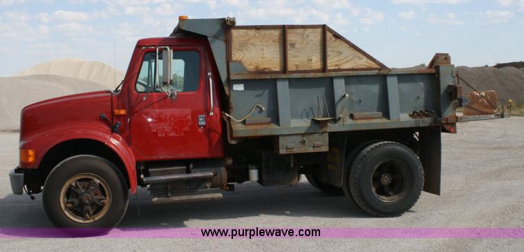 image for item 6421 1992 International Series 4700 4x2 dump truck
