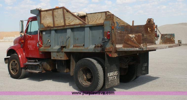 image for item 6421 1992 International Series 4700 4x2 dump truck