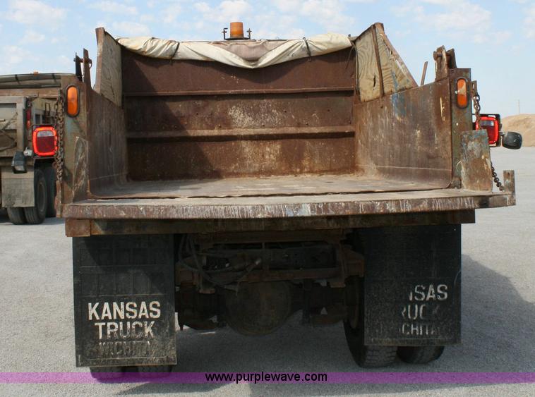 image for item 6421 1992 International Series 4700 4x2 dump truck