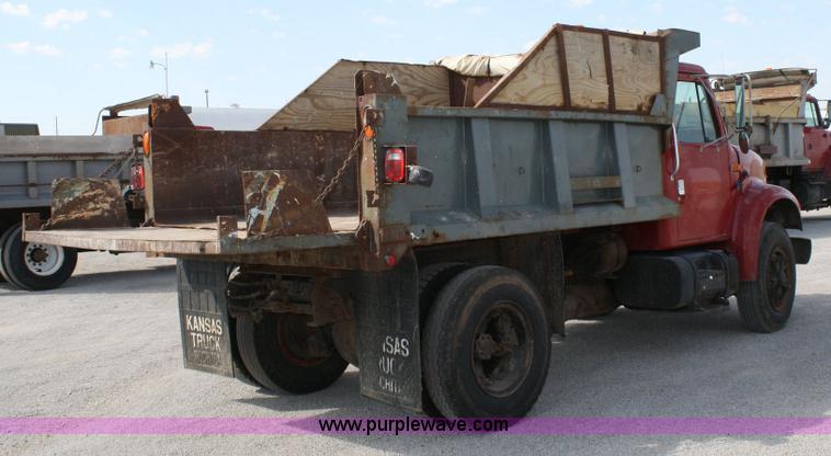 image for item 6421 1992 International Series 4700 4x2 dump truck