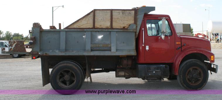 image for item 6421 1992 International Series 4700 4x2 dump truck