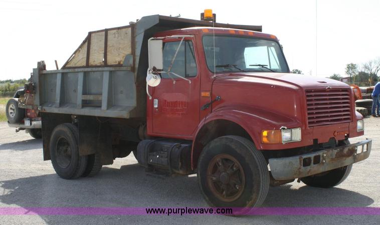 image for item 6421 1992 International Series 4700 4x2 dump truck
