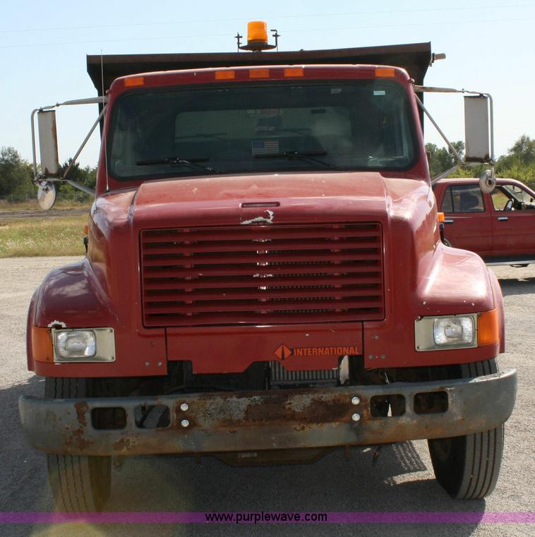image for item 6421 1992 International Series 4700 4x2 dump truck