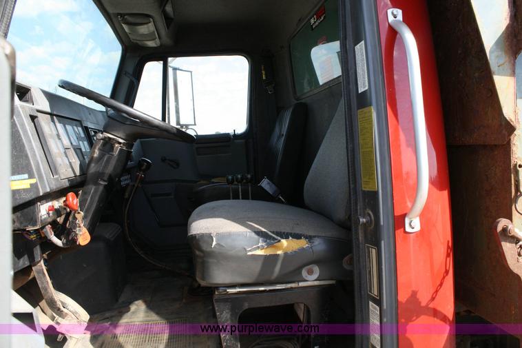 image for item 6421 1992 International Series 4700 4x2 dump truck