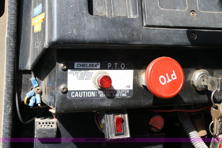 image for item 6421 1992 International Series 4700 4x2 dump truck