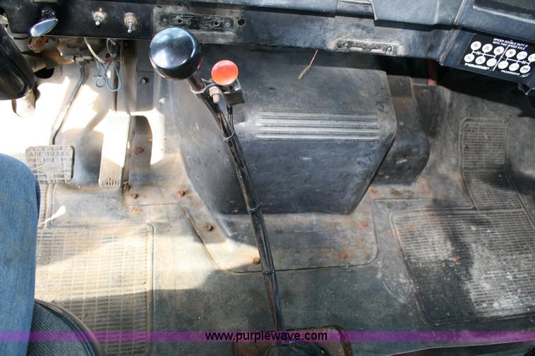 image for item 6421 1992 International Series 4700 4x2 dump truck