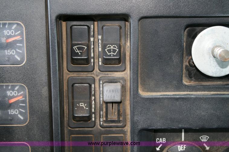 image for item 6421 1992 International Series 4700 4x2 dump truck